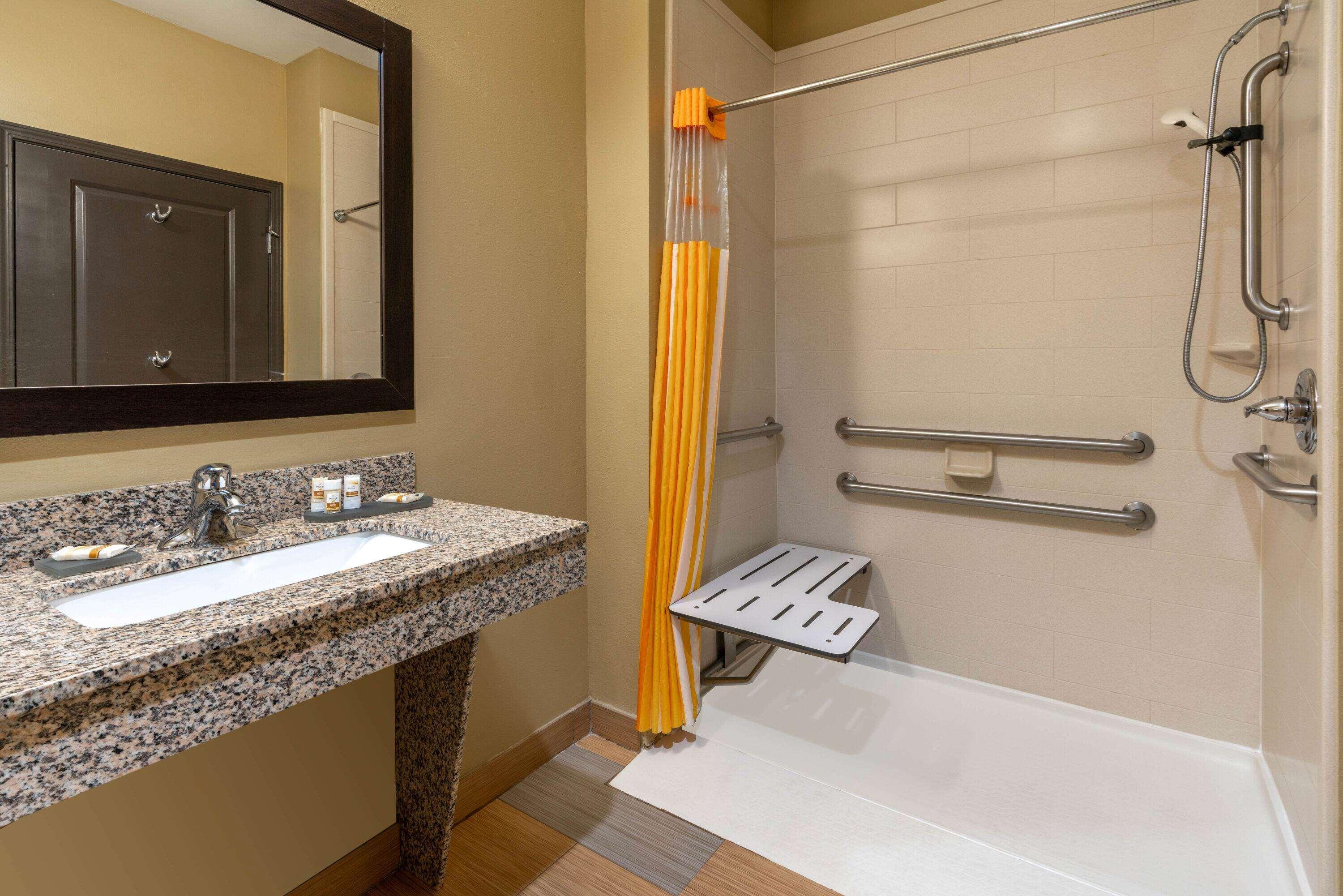 La Quinta By Wyndham Muskogee Hotel Bagian luar foto
