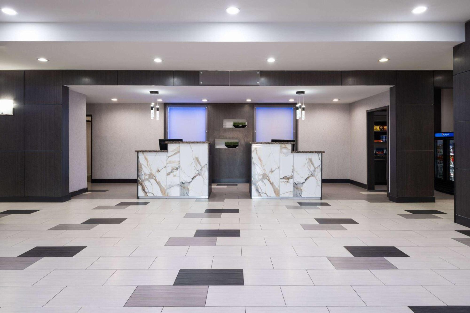 La Quinta By Wyndham Muskogee Hotel Bagian luar foto